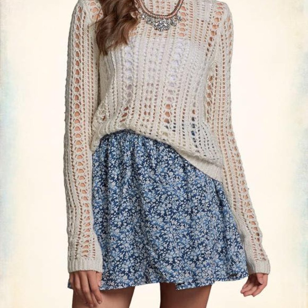 NEW Hollister Sweater - Size S